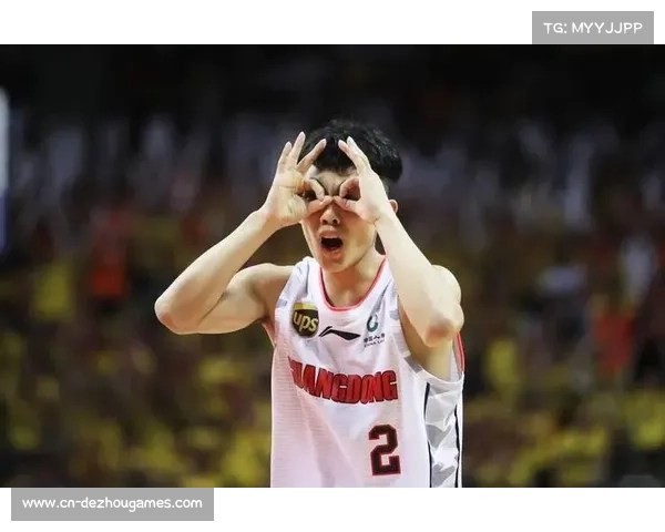 老将德拉蒙德关键封盖后振臂高呼,主场球迷起立鼓掌